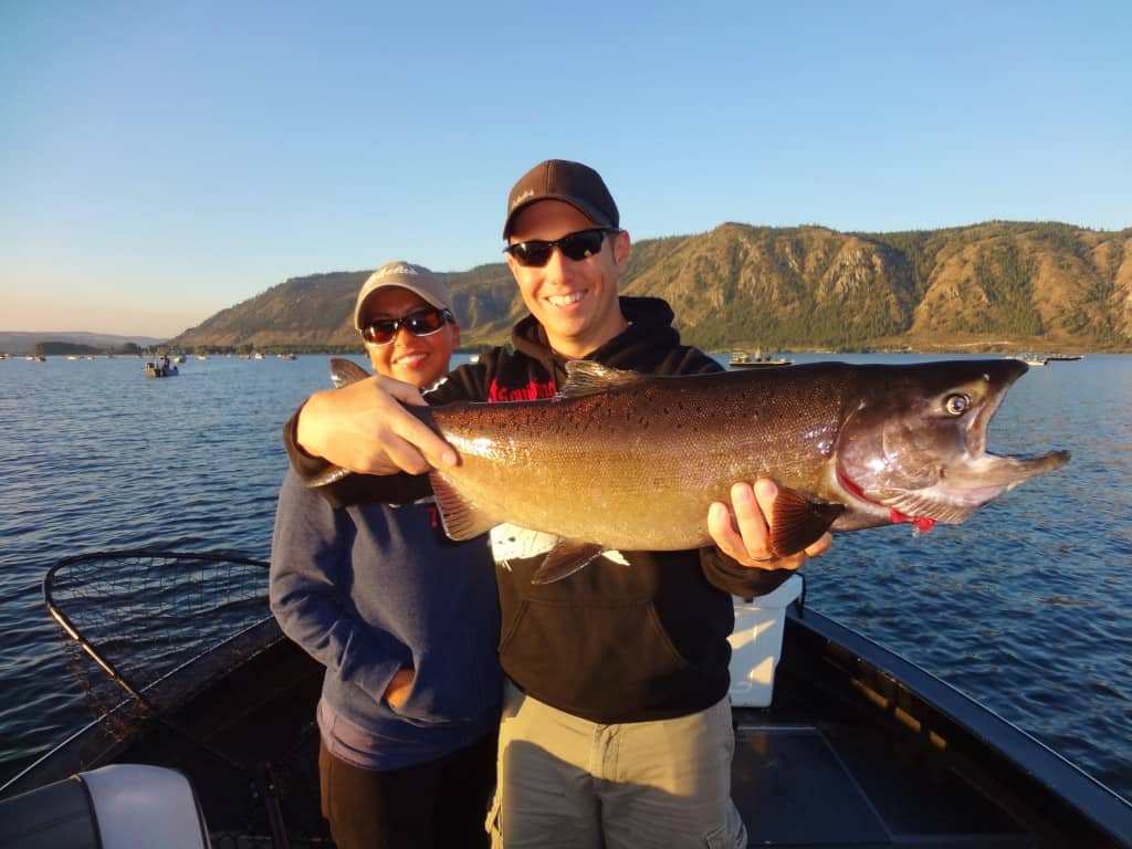 is the columbia river open for salmon fishing right now